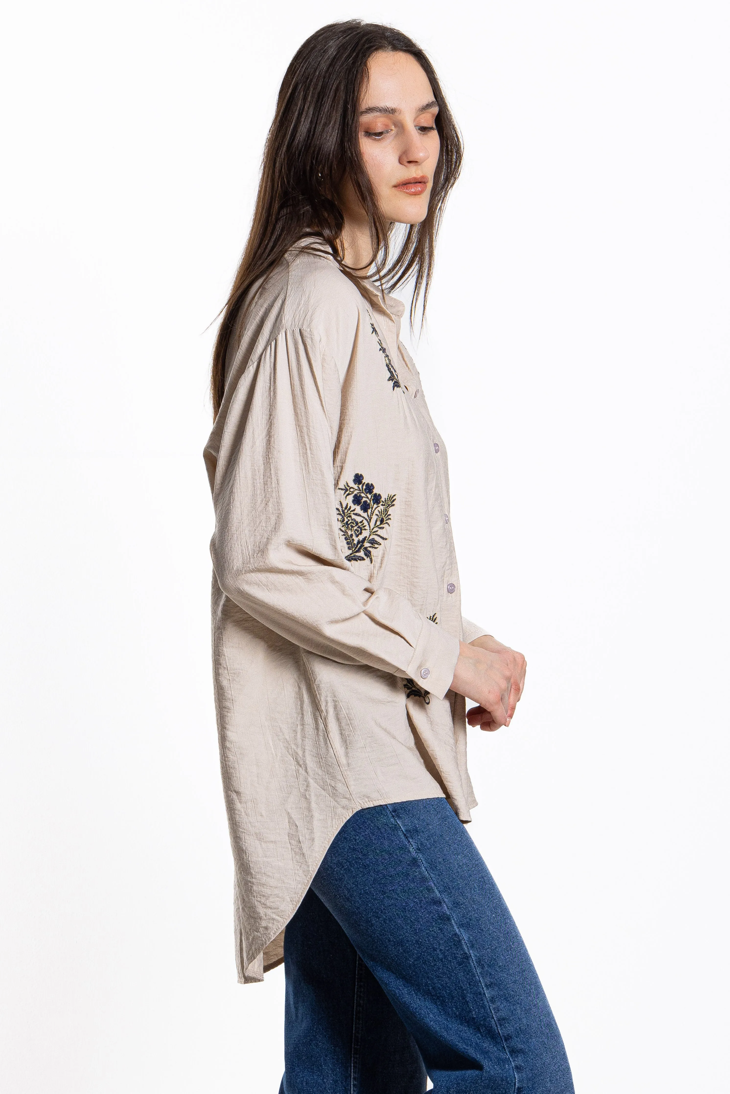 DETAIL PATCH EMBROIDERY SHIRT