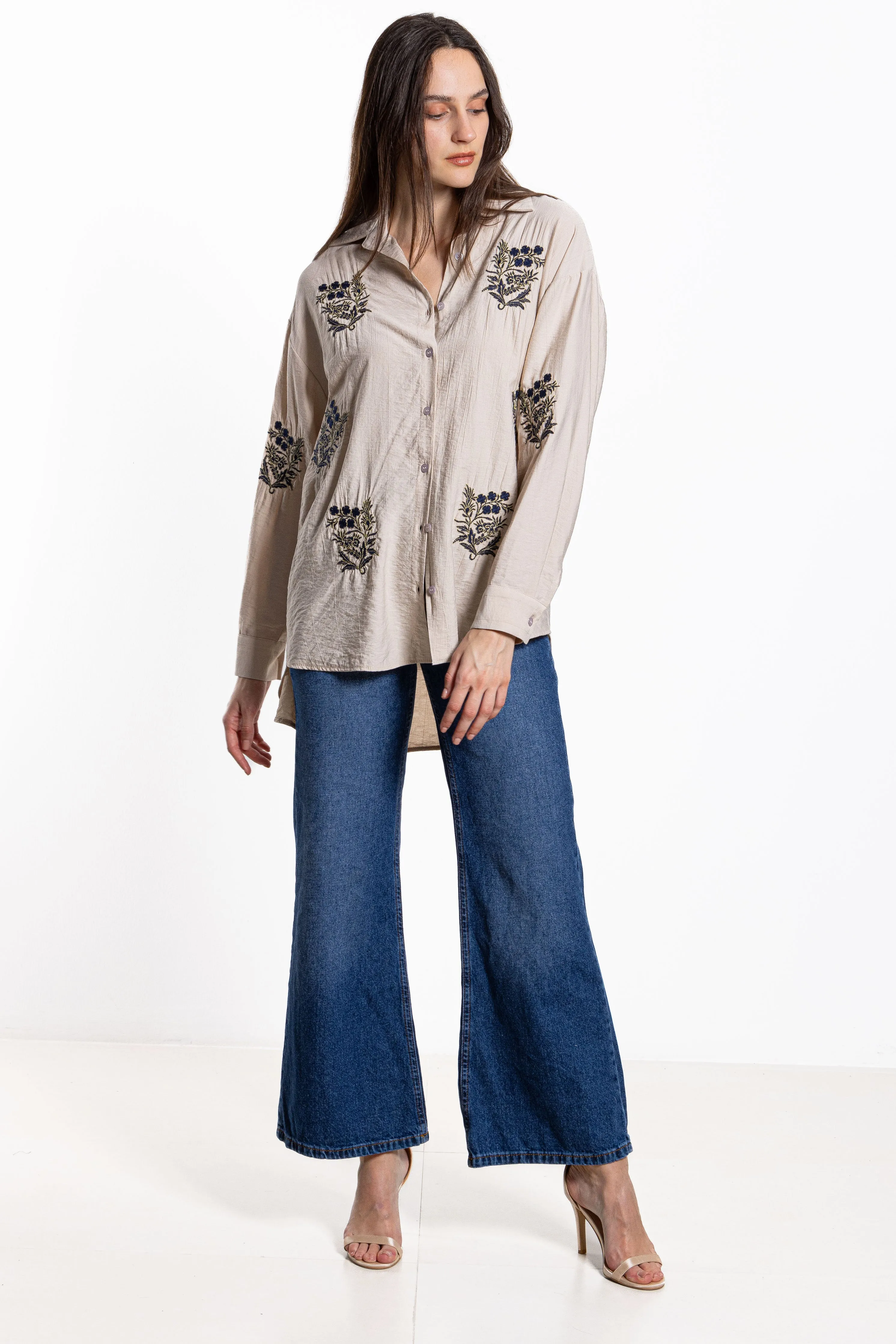 DETAIL PATCH EMBROIDERY SHIRT