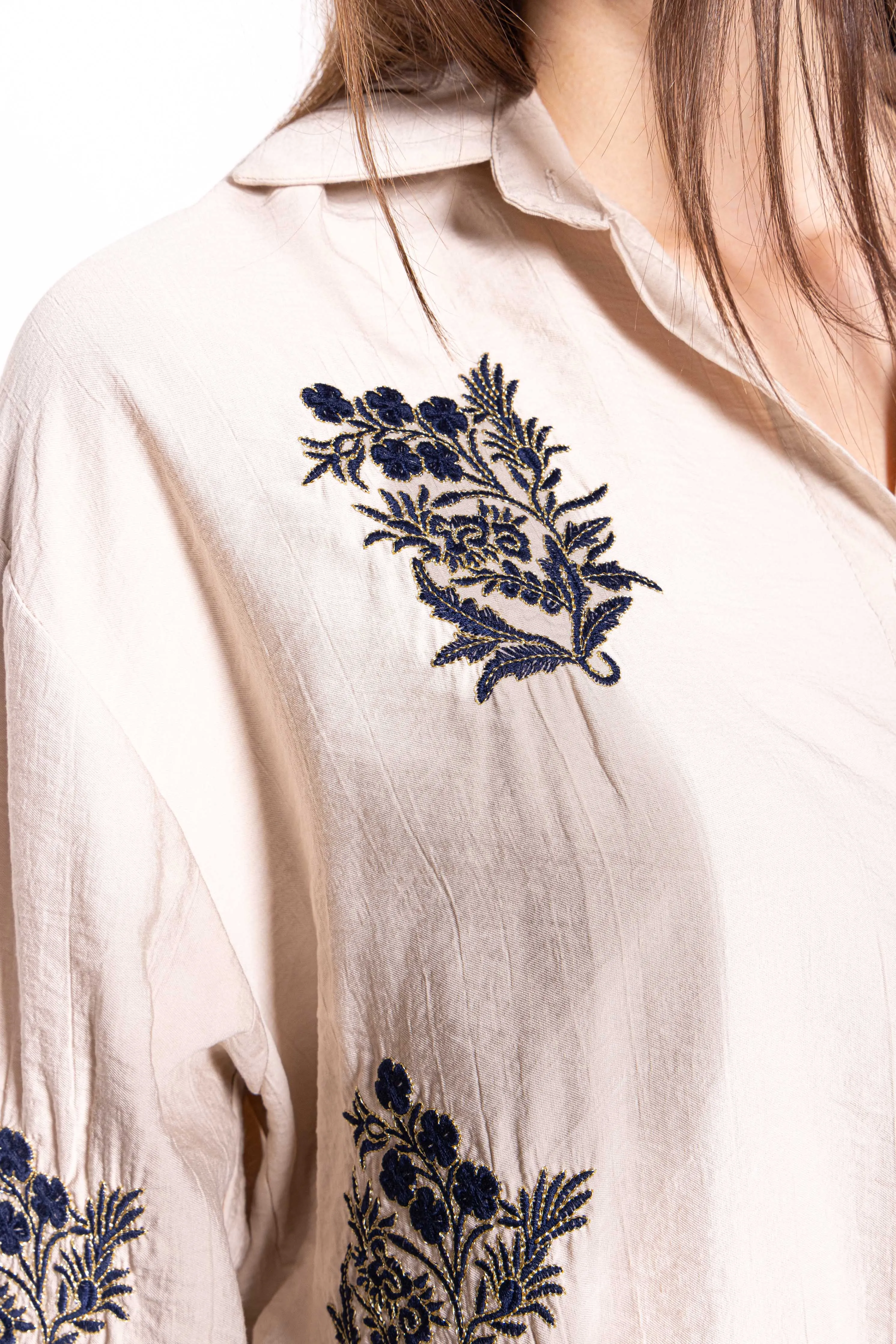 DETAIL PATCH EMBROIDERY SHIRT