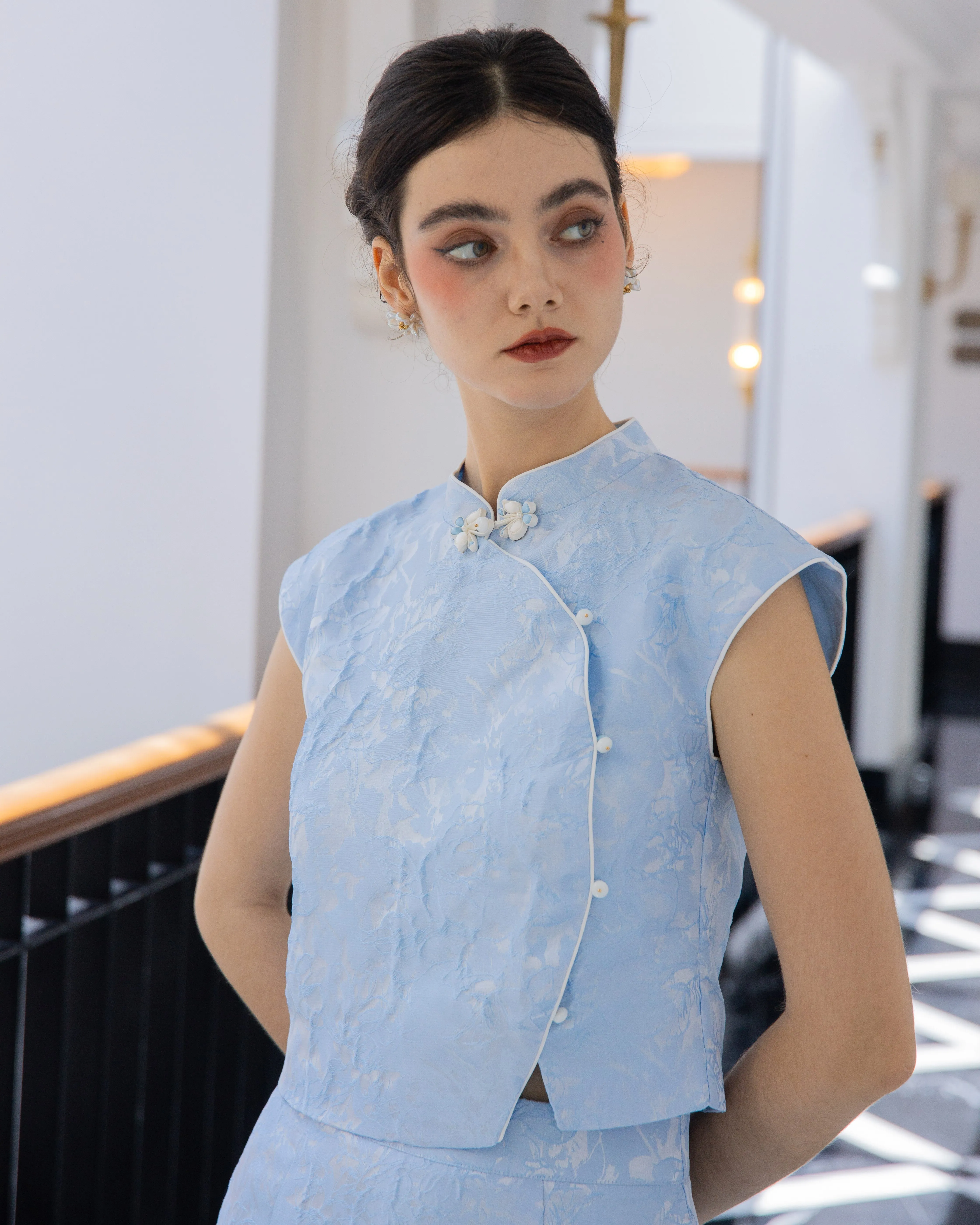 Spring Aura Embroidery Jade Button Cheongsam Top (Blue)